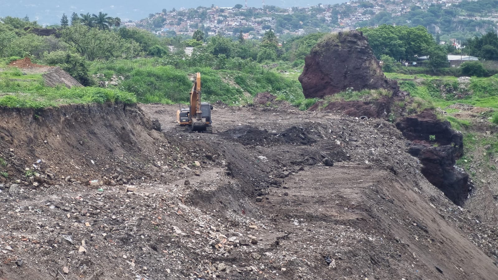 Denuncian gases tóxicos y trabajo lento en examina de Tezontepec, JIUTEPEC