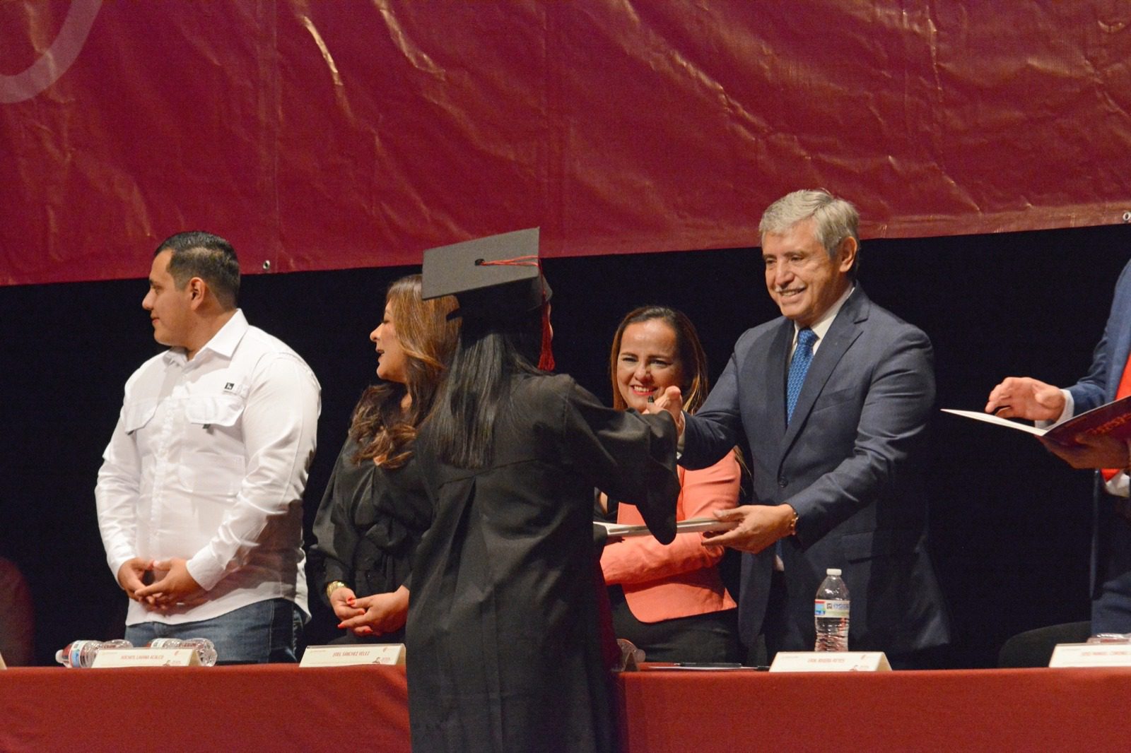 Participa José Luis Urióstegui en graduación del CETIS 44