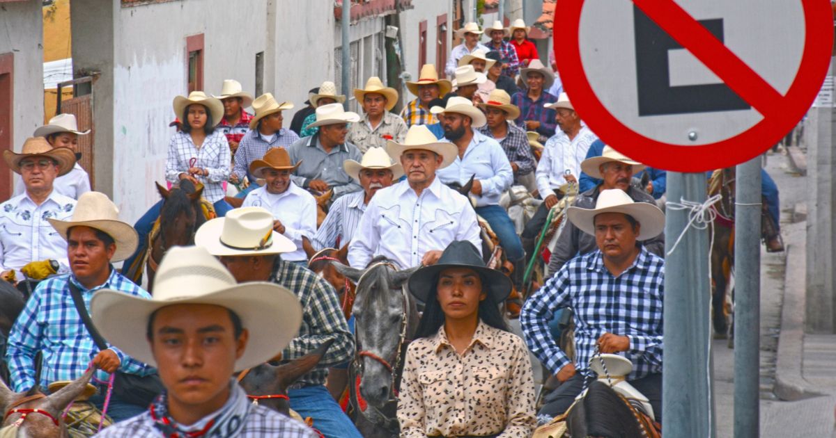 Alcalde de Cuernavaca participa en la XXV Cabalgata Zapatista