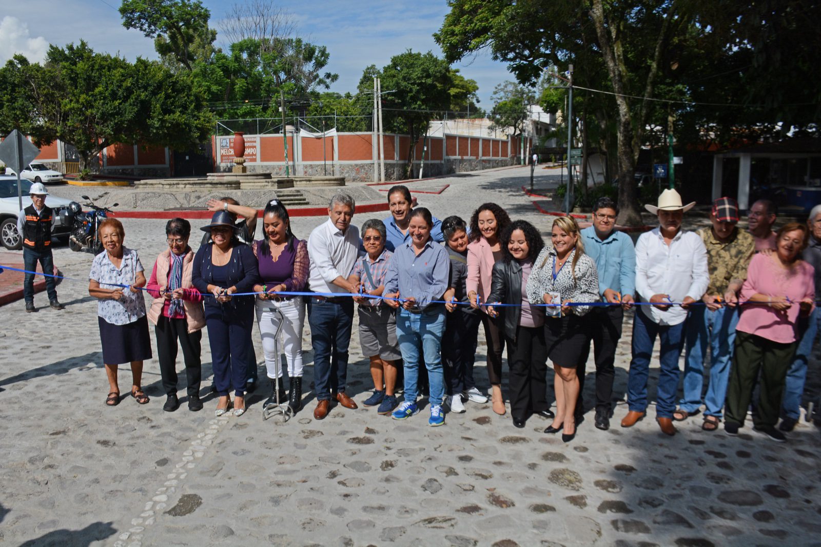 Inauguran reconstrucción de la calle Melchor Ocampo en el barrio de Gualupita