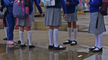 Para el regreso a clases estudiantes podrán usar uniformes neutros