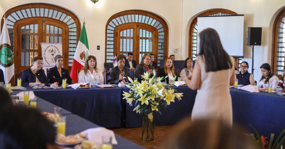 Margarita Saravia se reúne con la Asociación de Mujeres Abogadas