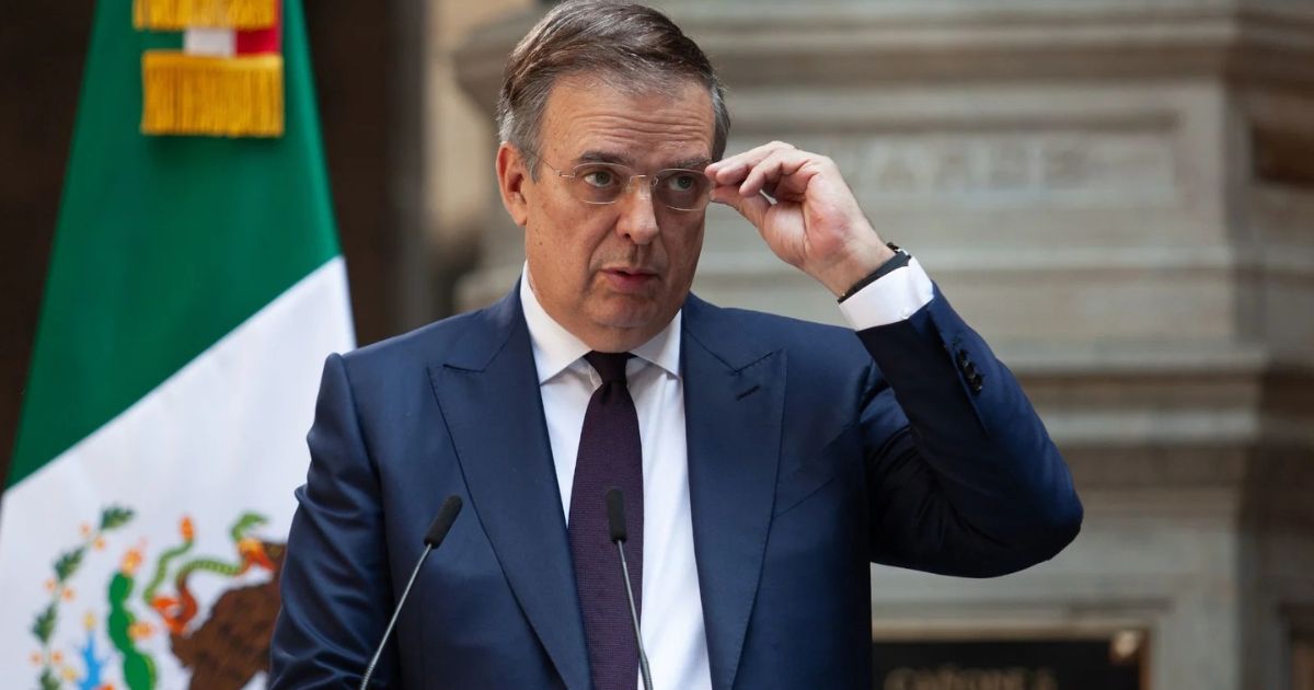 Captan a Marcelo Ebrard de “vacaciones” en Japón