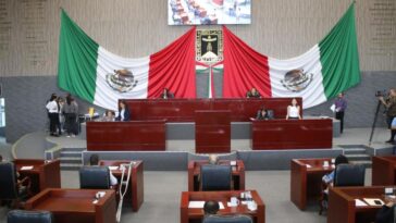 Aprueban derecho de trabajadores jubilados, federalizados y estatales a percibir prima de antigüedad