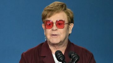 Elton John pierde la vista
