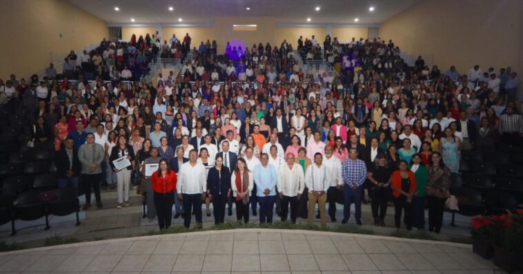 Reconoce Gobernadora de Morelos la preparación de docentes moreleses