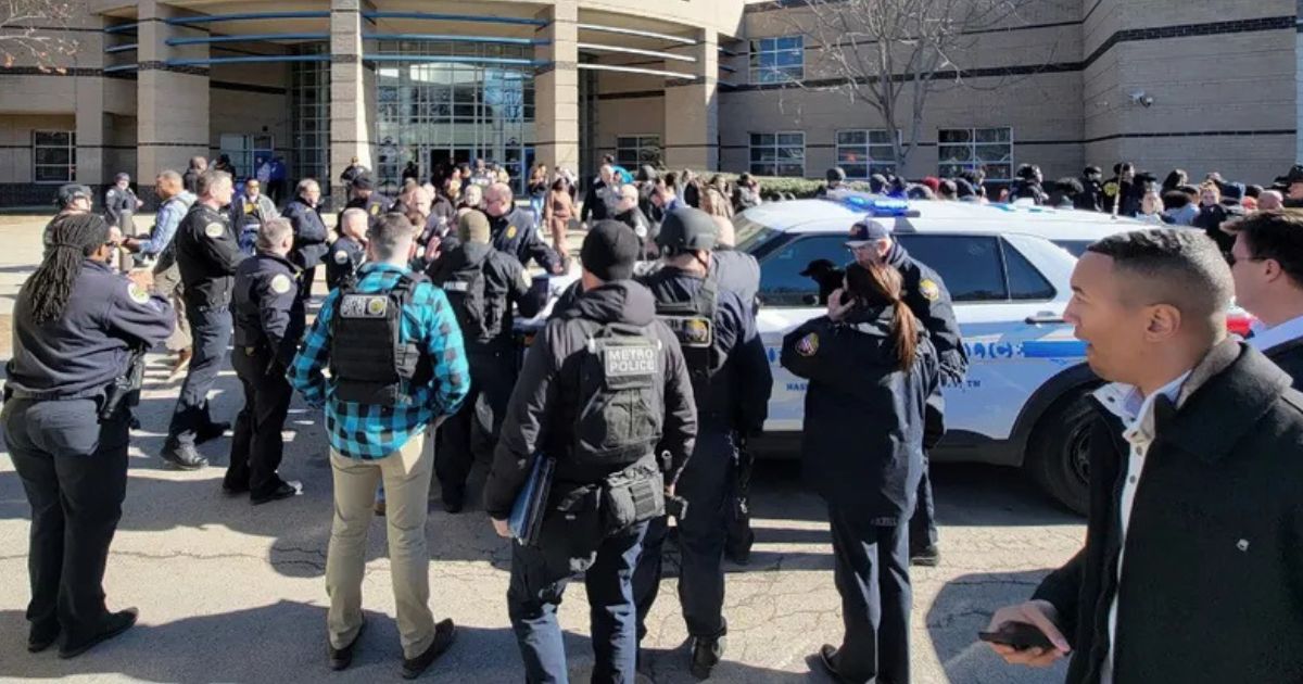 Adolescente realiza ataque en escuela de Tennessee