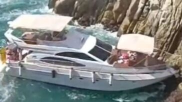 Yate se hunde en La Quebrada de Acapulco Yate se hunde en La Quebrada de Acapulco