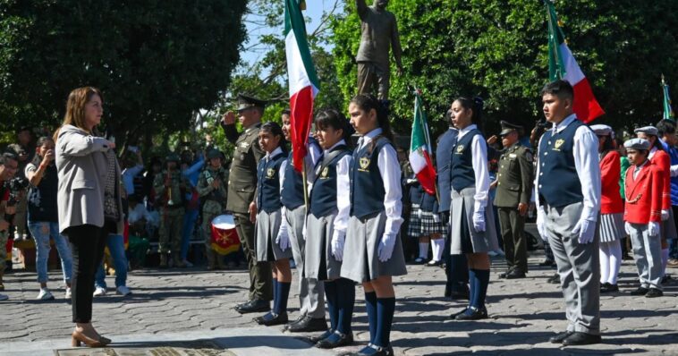 Gobernadora de Morelos conmemora el Día de la Bandera