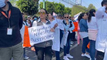 Trabajadores de la salud salen a protestar en CDMX y Edomex