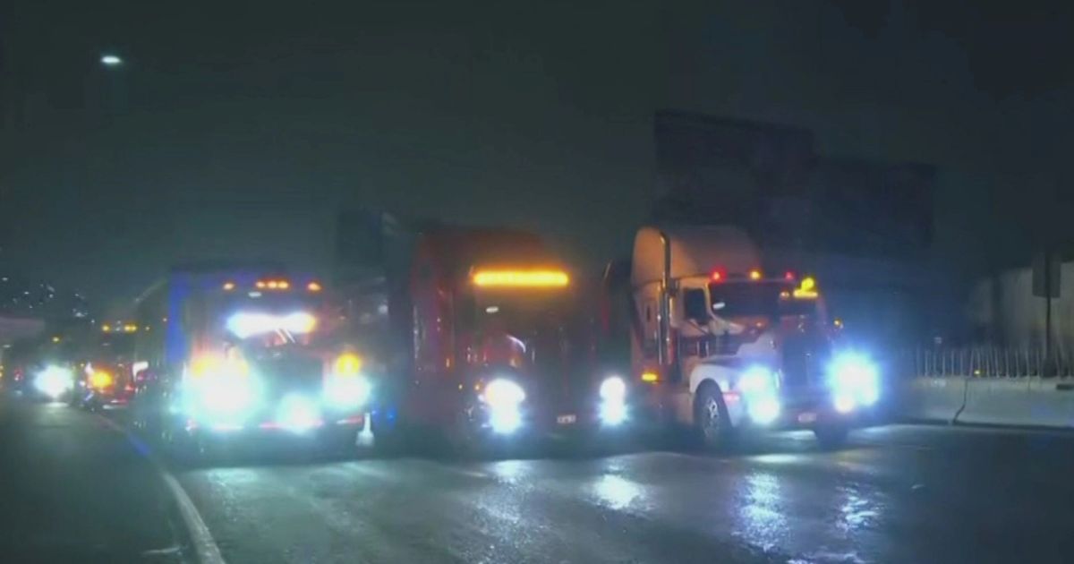 Transportistas de carga realizan bloqueos en autopistas del Estado de México