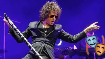 Enrique Bunbury stand up
