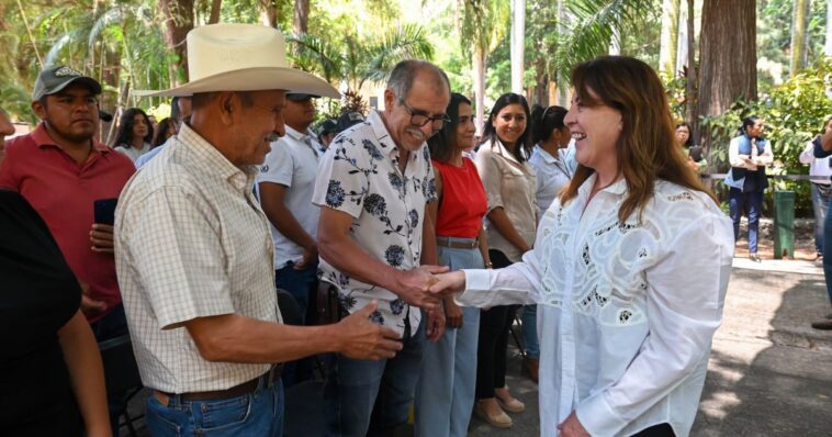 Gobernadora de Morelos firma convenios para fortalecer la acuapesca