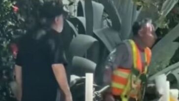 Gringo corre a albañil que comía en una banqueta y mexicanos organizan carne asada fuera de su casa