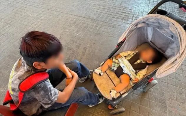 Niño con bebé de en CDMX