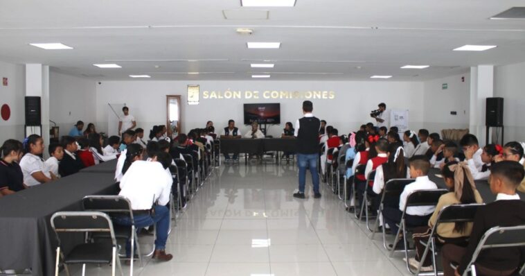 Realizan preparativos para el Parlamento Infantil 2025