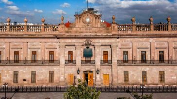 ¿Será fantasma? Captan a mujer sin ropa en el Palacio de Gobierno de SLP