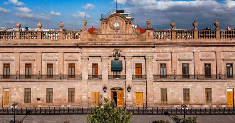 ¿Será fantasma? Captan a mujer sin ropa en el Palacio de Gobierno de SLP