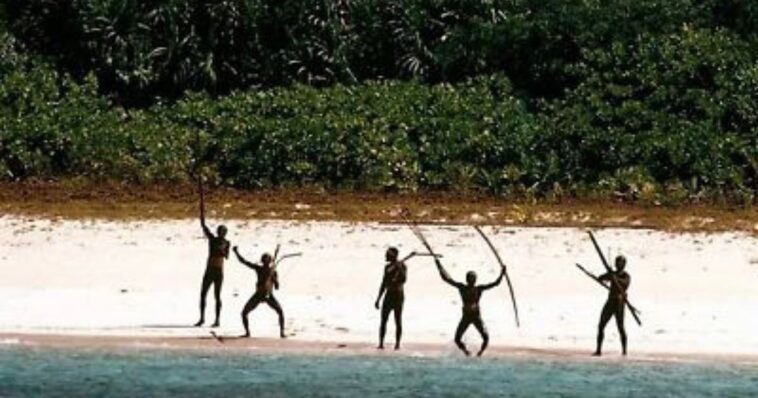 Turista es detenido por visitar isla con tribu aislada