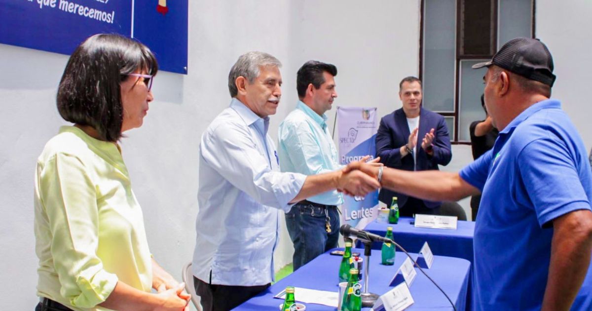 Alcalde JLUS entrega apoyo a trabajadores sindicalizados