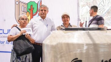 Alcalde JLUS hace frente al estiaje entregando más de mil tinacos
