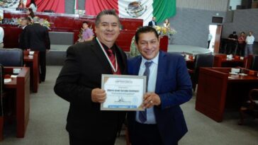 Alcalde de Cuautla asiste a la entrega de premios a contadores públicos