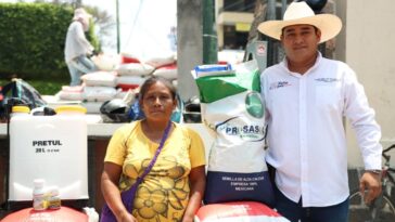 Alcalde de Jiutepec hace entrega de insumos a sector agropecuario