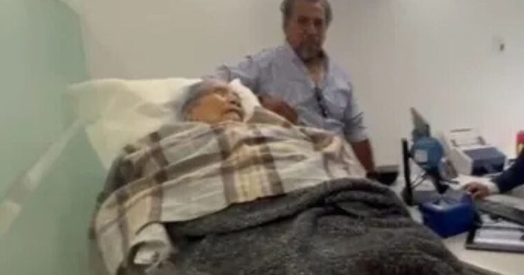 Banco exige a abuelita a ir en camilla a la sucursal