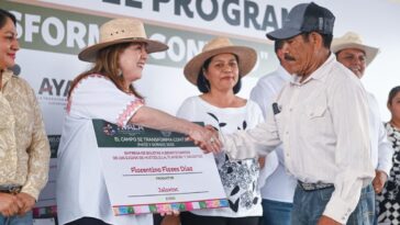 Entregan boletas del programa “El campo se tranforma contigo”