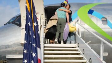 primer vuelo de autodeportados