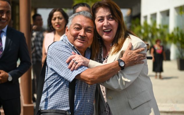 Gobernadora de Morelos docentes