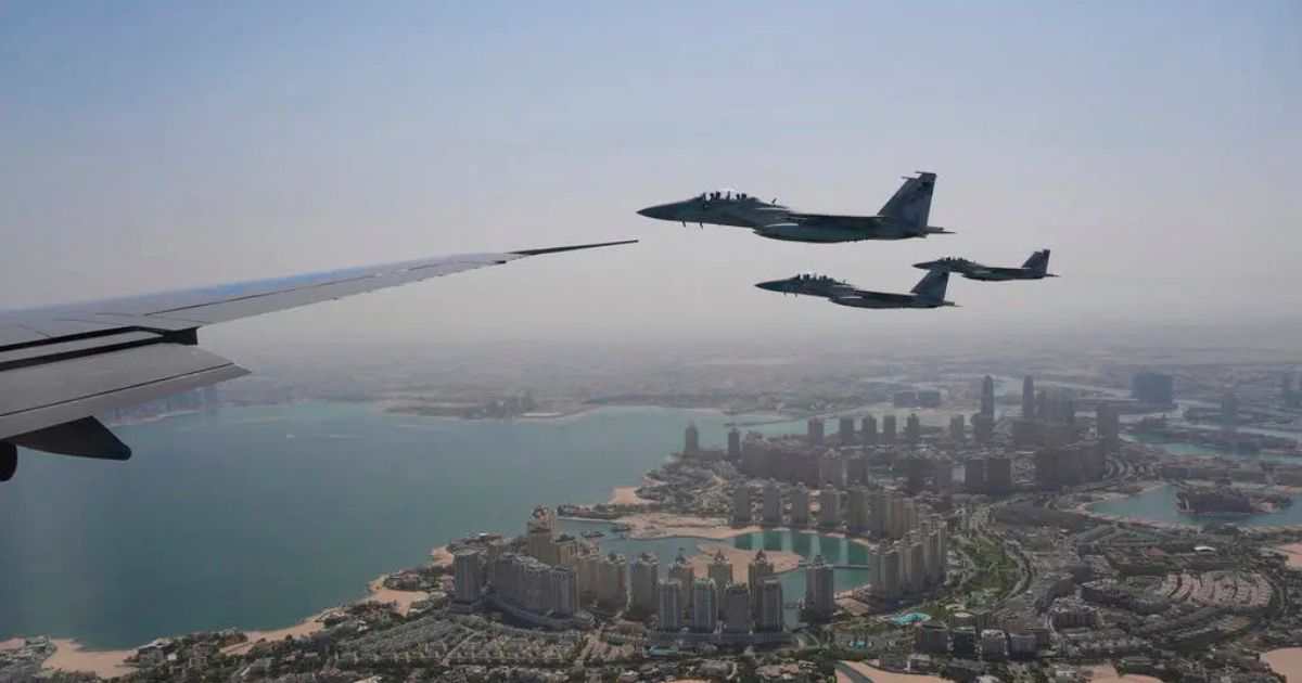 Qatar recibe a Donald Trump con escolta de aviones de combate F-15