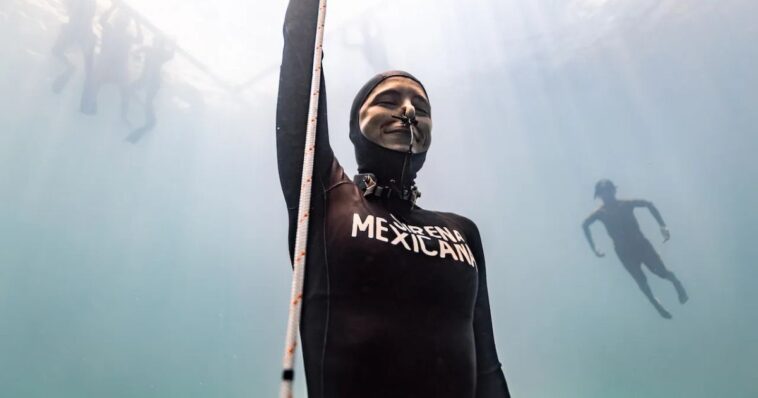 Sirena mexicana rompe récord nacional de apnea