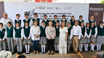 Telesecundaria de Zacatepec es beneficiada con techumbre