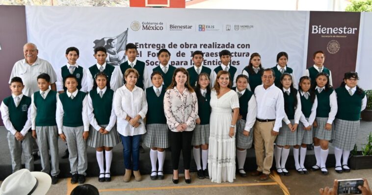 Telesecundaria de Zacatepec es beneficiada con techumbre