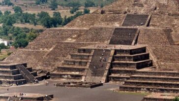 subir piramide de la Luna