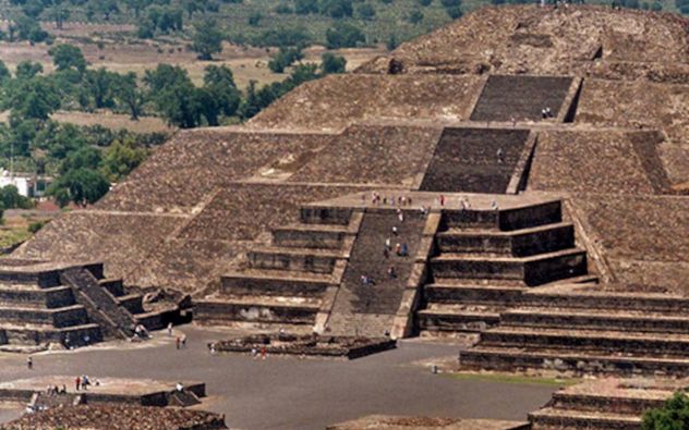 subir piramide de la Luna