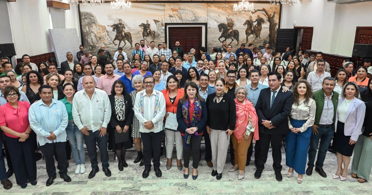 Gobernadora de Morelos presidió basificación de 67 docentes del Programa Estatal de Inglés