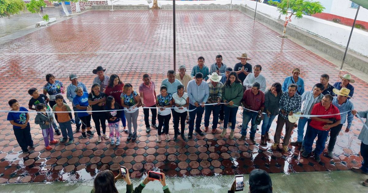 Inauguran adoquin de la Parroquia de la comunidad de Tecajec