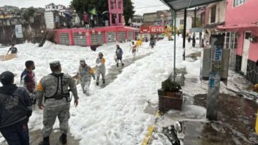 ¿La espuma blanca que apareció en Naucalpan es tóxica?