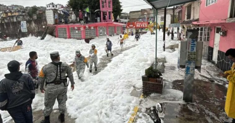 ¿La espuma blanca que apareció en Naucalpan es tóxica?