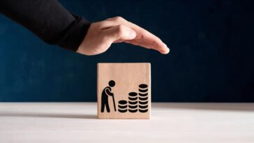 Reducen edad de jubilación para docentes de la SEP