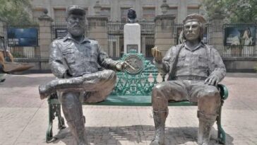 Retiran las estatuas del Che Guevara y Fidel Castro en CDMX