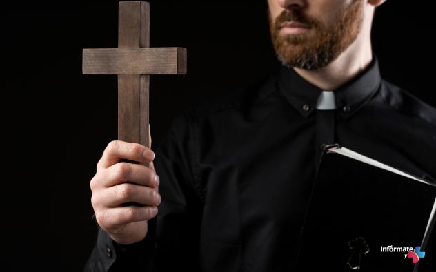 Sacerdotes Crimen