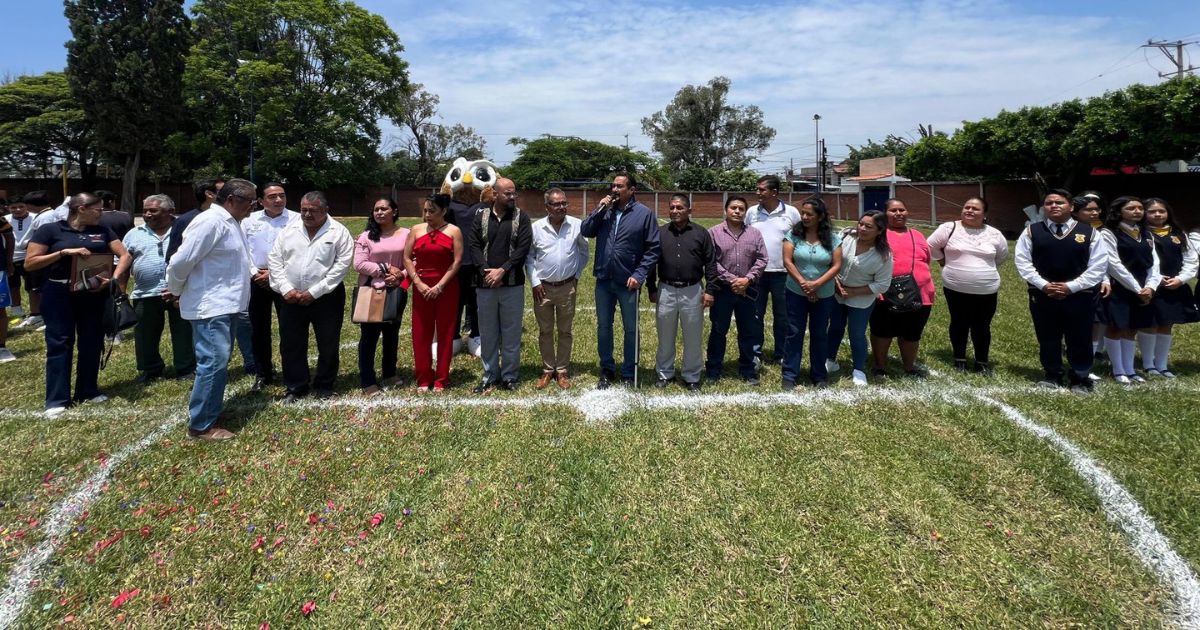 Secundaria de Cuautla es beneficiada con la remodelación de cancha de fútbol