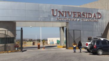 Alumnos se manifiestan tras expulsión de joven que agredió a maestro en Hidalgo