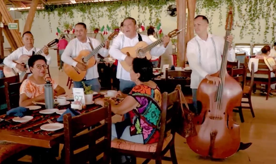Échale Flores a México