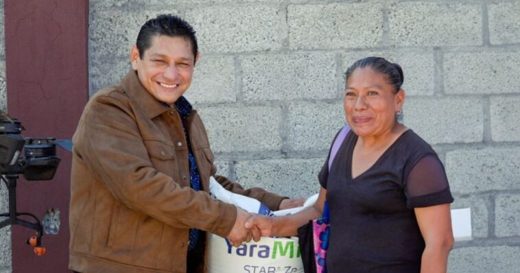 Entregan fertilizante a productores en Cuautla