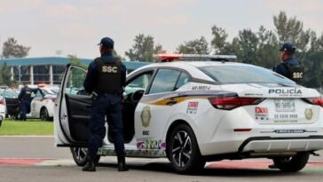 Madre deja encerrada a su hija en el baño durante horas