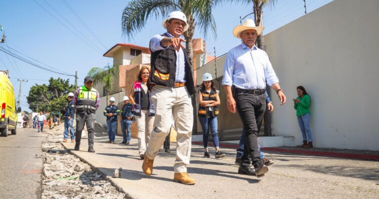 Sustituyen tubería de agua en Acapantzingo